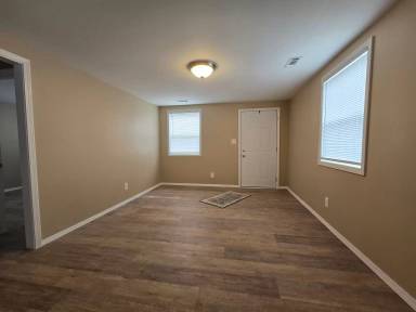 Main picture of 1649 Parkdale Dr