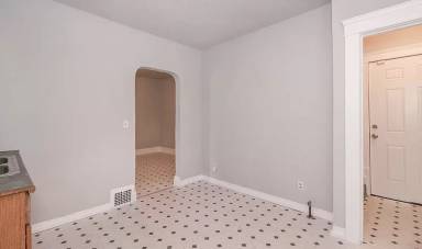 Main picture of 3415 E 114th St