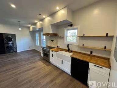 Main picture of 530 Spring St NW