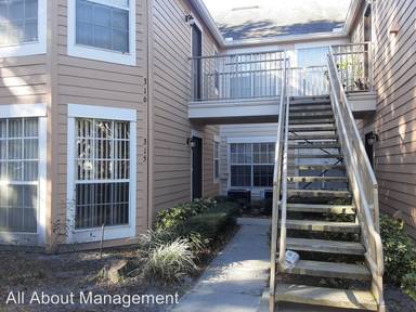 Main picture of 696 Youngstown Pkwy