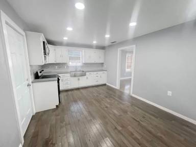 Main picture of 312 E Sanger St