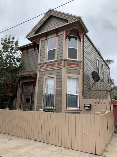 Main picture of 2012 Curtis St