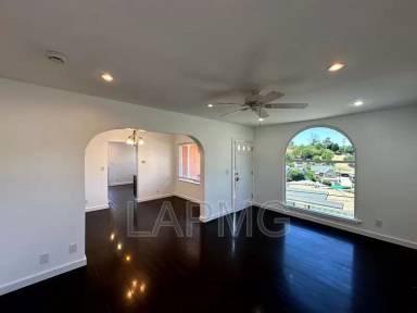 Main picture of 5036 Ladd Ave