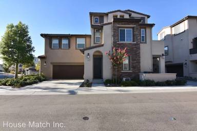 Main picture of 31884 Calle Luz