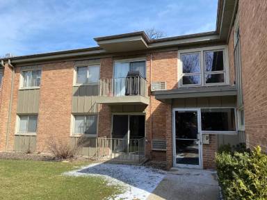 Main picture of 400 Green Bay Rd