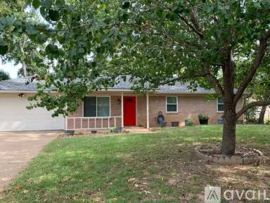 Main picture of 921 Peggy Dr