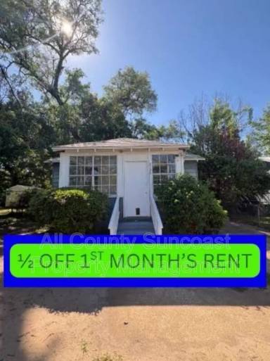 Main picture of 2134 Saxon St