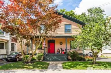 Main picture of 118 Hubbell St