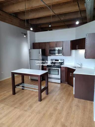 Main picture of 125 E 21st St