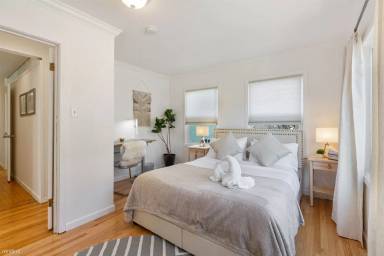 Main picture of 92 Castlemont Ave