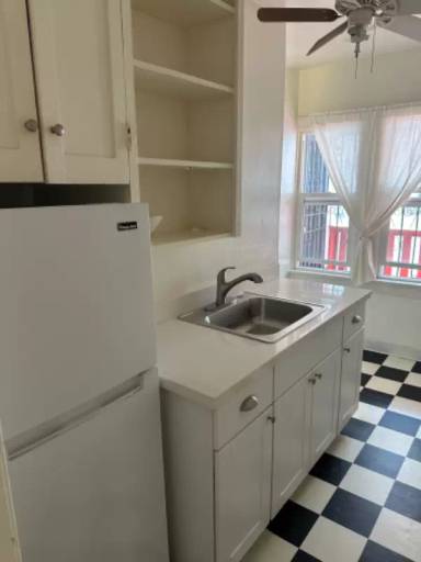 Main picture of 5123 Marathon St