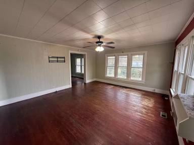 Main picture of 1300 Aggie Rd