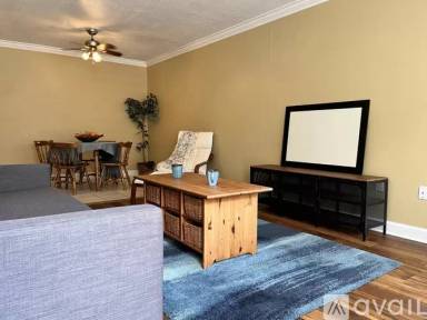 Main picture of 825 Lowell Blvd