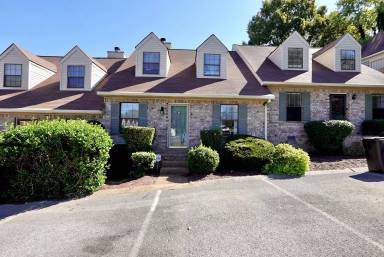 Main picture of 402 Deerpoint Cir