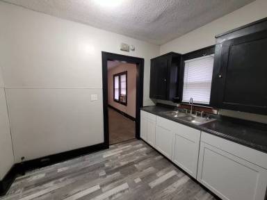 Main picture of 439 N Edwards Ave