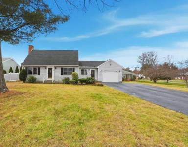 Main picture of 10 Woodcrest Rd