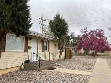Main picture of 1512 E Kiowa St