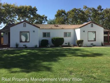 Main picture of 215 W 19th St