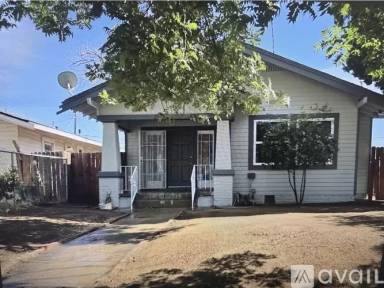 Main picture of 2516 E Clay Ave