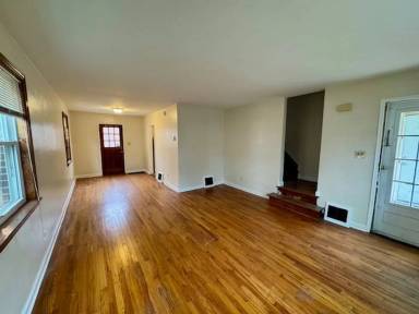 Main picture of 4 Minden Ave