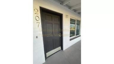 Main picture of 301 W Helen St