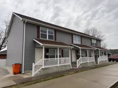 Main picture of 915 N Riverside Dr