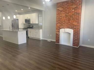 Main picture of 896 Gilbert St