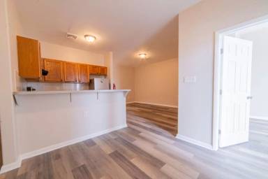 Main picture of 114 High St N