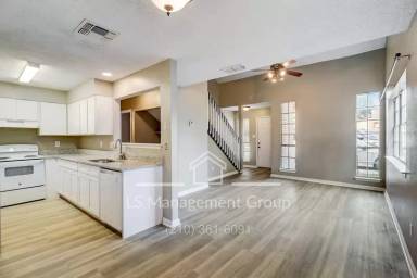 Main picture of 7523 Oak Chase
