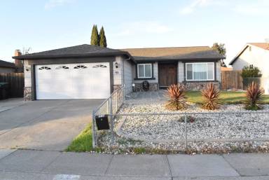 Main picture of 90 Chipman Ln