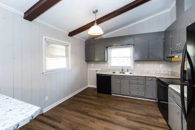 Main picture of 807 Squirrel Hill Rd