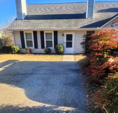 Main picture of 16 Jill Ln