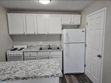 Main picture of 815 S Emporia Ave