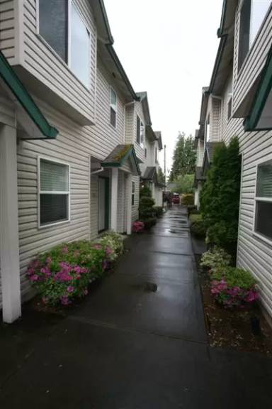 Main picture of 512 SE 155th Ave