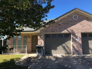 Main picture of 5104 Heather Ln