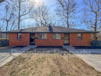 Main picture of 721 E College St