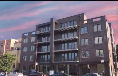 Main picture of 2533 W Fullerton Ave