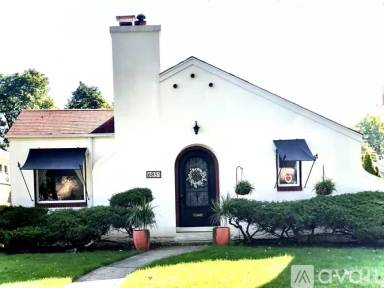Main picture of 6851 N Tripp Ave