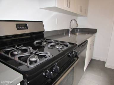 Main picture of 140 W 55th St