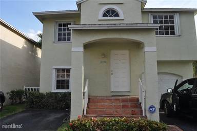 Main picture of 11961 NW 12th St
