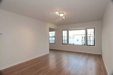 Main picture of 2649 Polk St