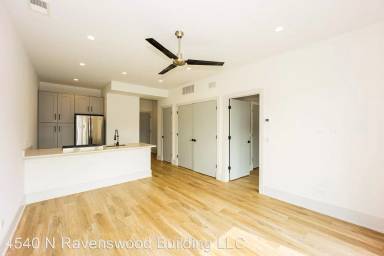 Main picture of 4540 N Ravenswood Ave