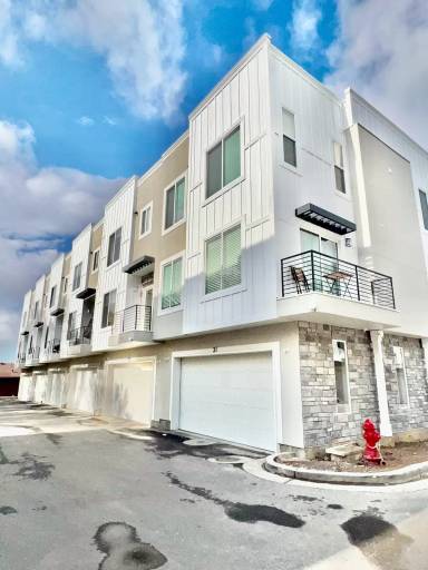 Main picture of 160 N Main St