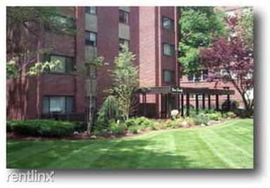 Main picture of 320 Hammond Pond Pkwy