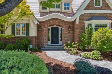Main picture of 845 Windsor Dr