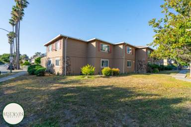Main picture of 3196 Pearl Ave