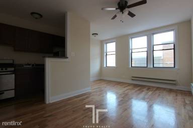 Main picture of 818 W Diversey Pkwy
