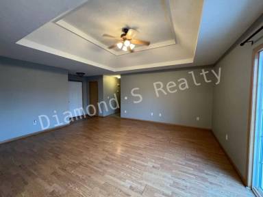 Main picture of 406 W Chestnut Rd
