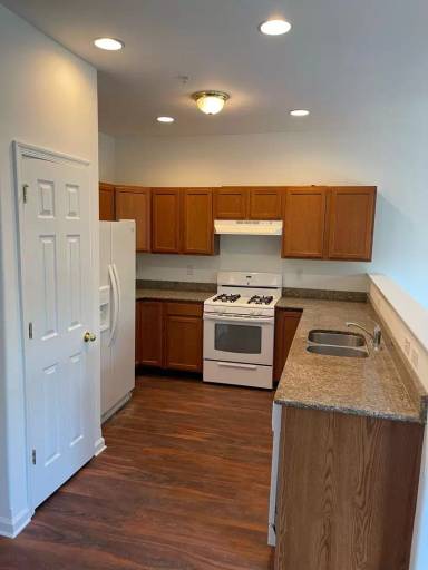Main picture of 1011 King Way