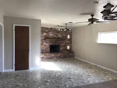 Main picture of 303 Elm St